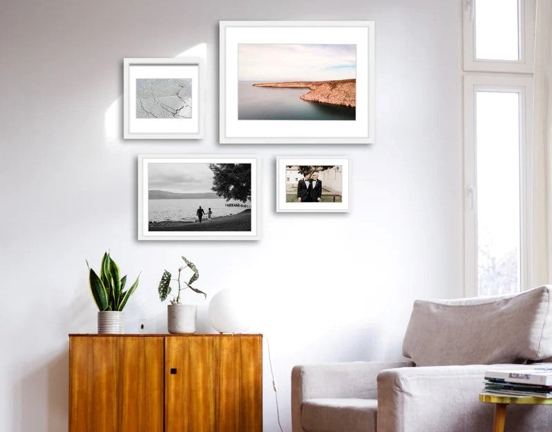 Decorar una pared con marcos vacíos  Frame wall decor, Picture frame  decor, Cheap home decor