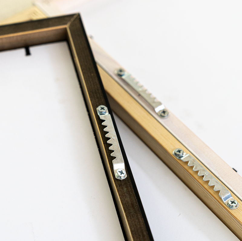 Mecanismo de colgado caiman tradicional para marcos gruesos en Blanco, Beige, Caoba y Negro