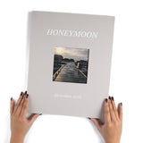 Álbum Honeymoon - Pictoset Álbum Luna de Miel, Pasta Dura, Foto en Portada. Acabados Premium. Portada Tela.